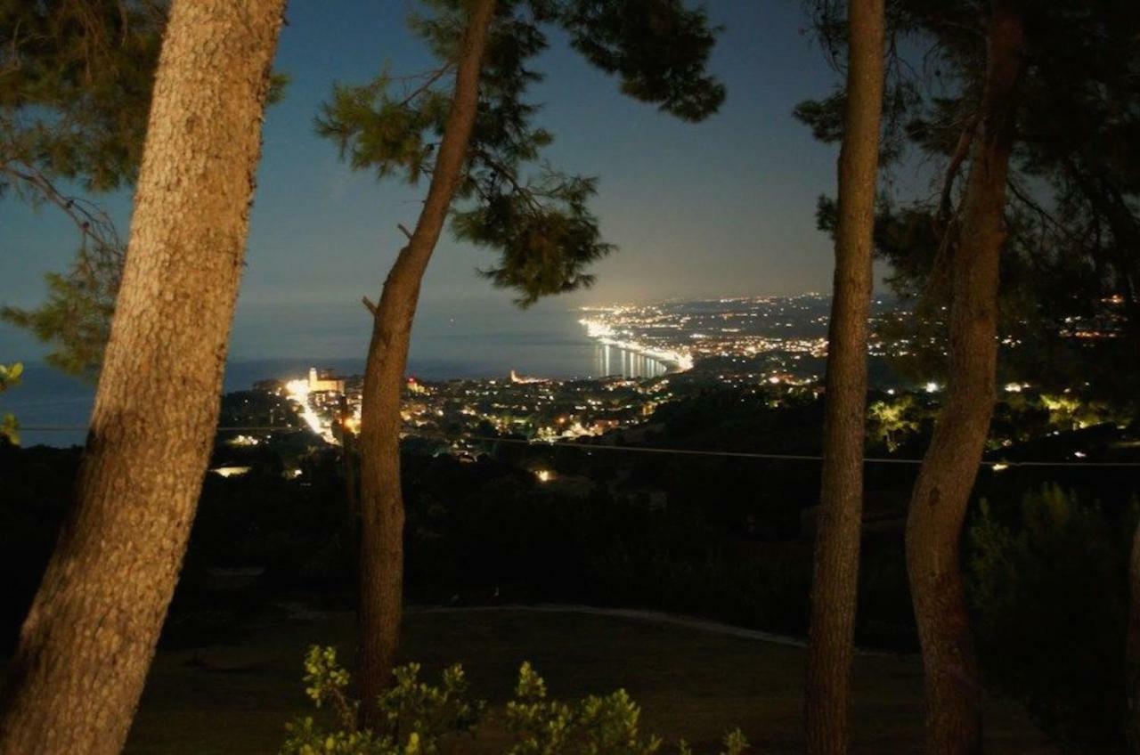 Tra Gli Alberi E Il Mare Panzió Sirolo Kültér fotó