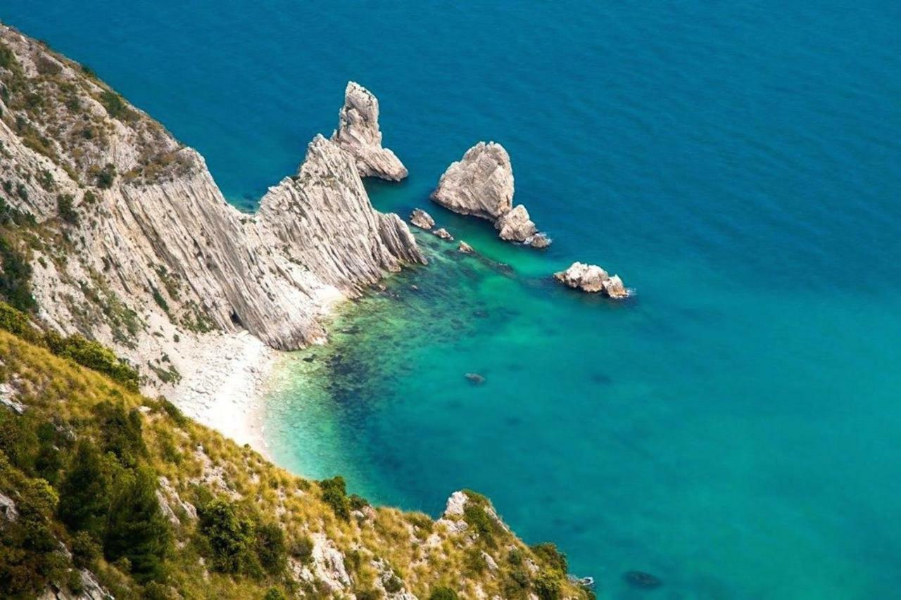 Tra Gli Alberi E Il Mare Panzió Sirolo Kültér fotó