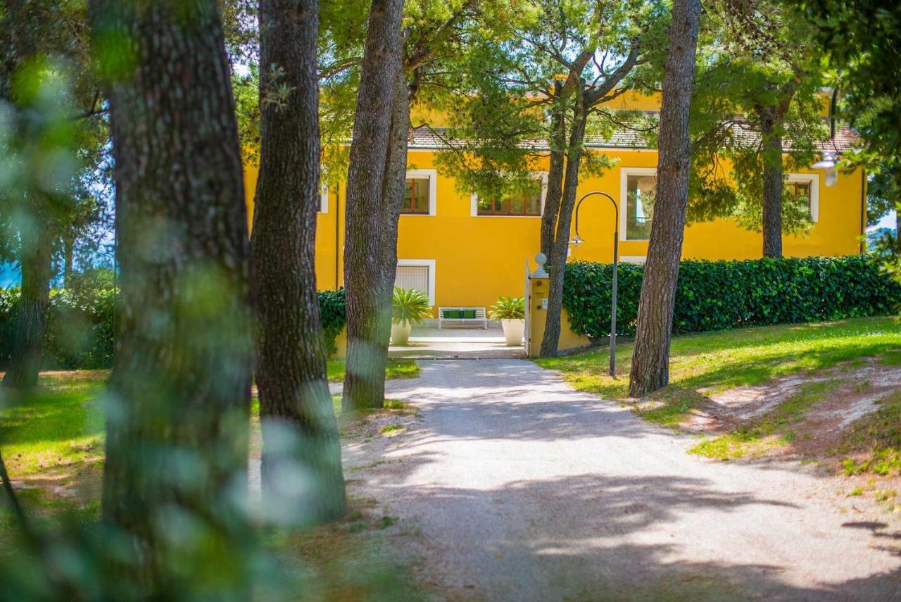 Tra Gli Alberi E Il Mare Panzió Sirolo Kültér fotó